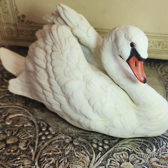 Vintage 2001 Heritage Collection Fine Porcelain 'Silent Splendor' Swan Coquette - Picture 2 of 15